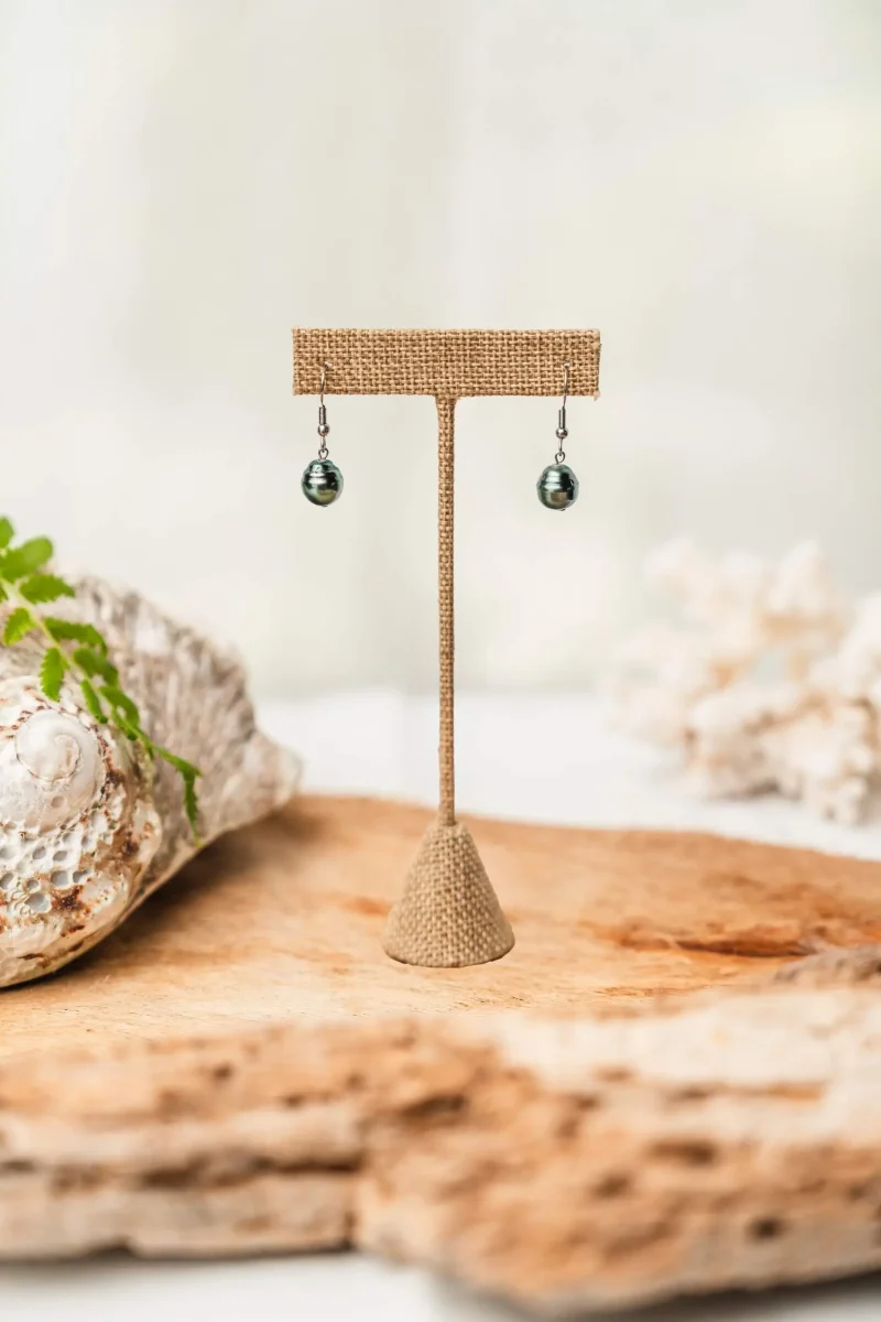 Boucles d'oreilles argentées crochets avec perles de Tahiti