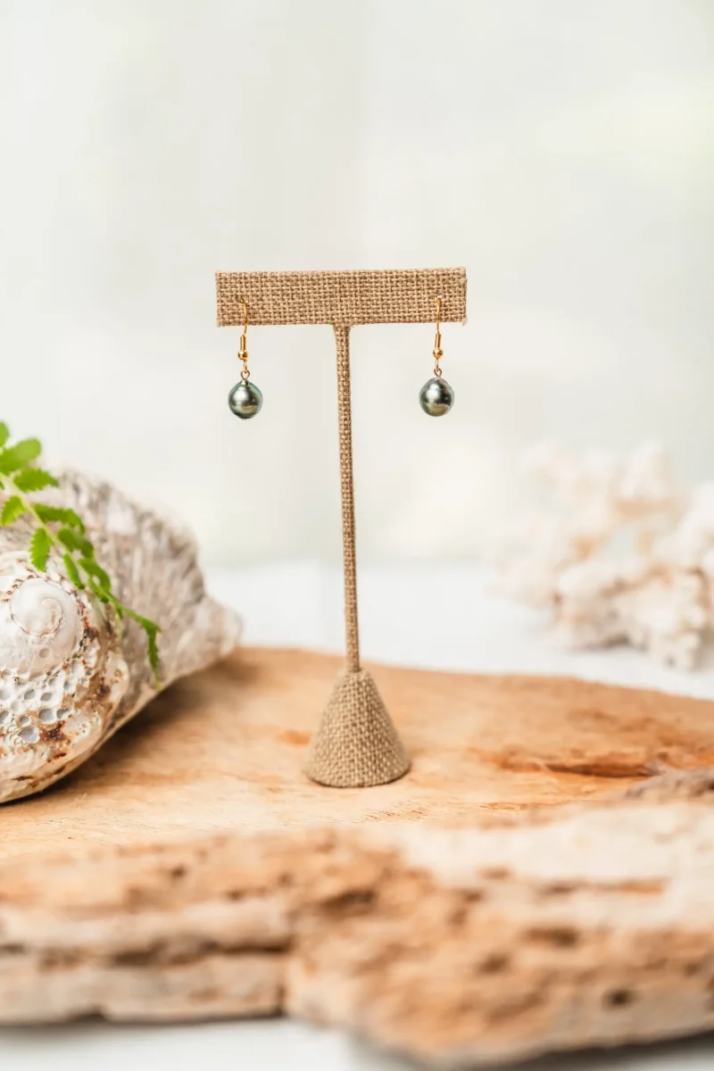 Boucles d'oreilles crochets dorées avec perles de Tahiti