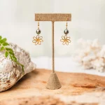 Boucles d'oreilles dorées Fleur de tiare avec perles de Tahiti