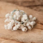 Pulsera elástica de perla de Tahití y piedra aguamarina