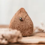 Single gold chain bracelet with purple balls and Tahitian pearl