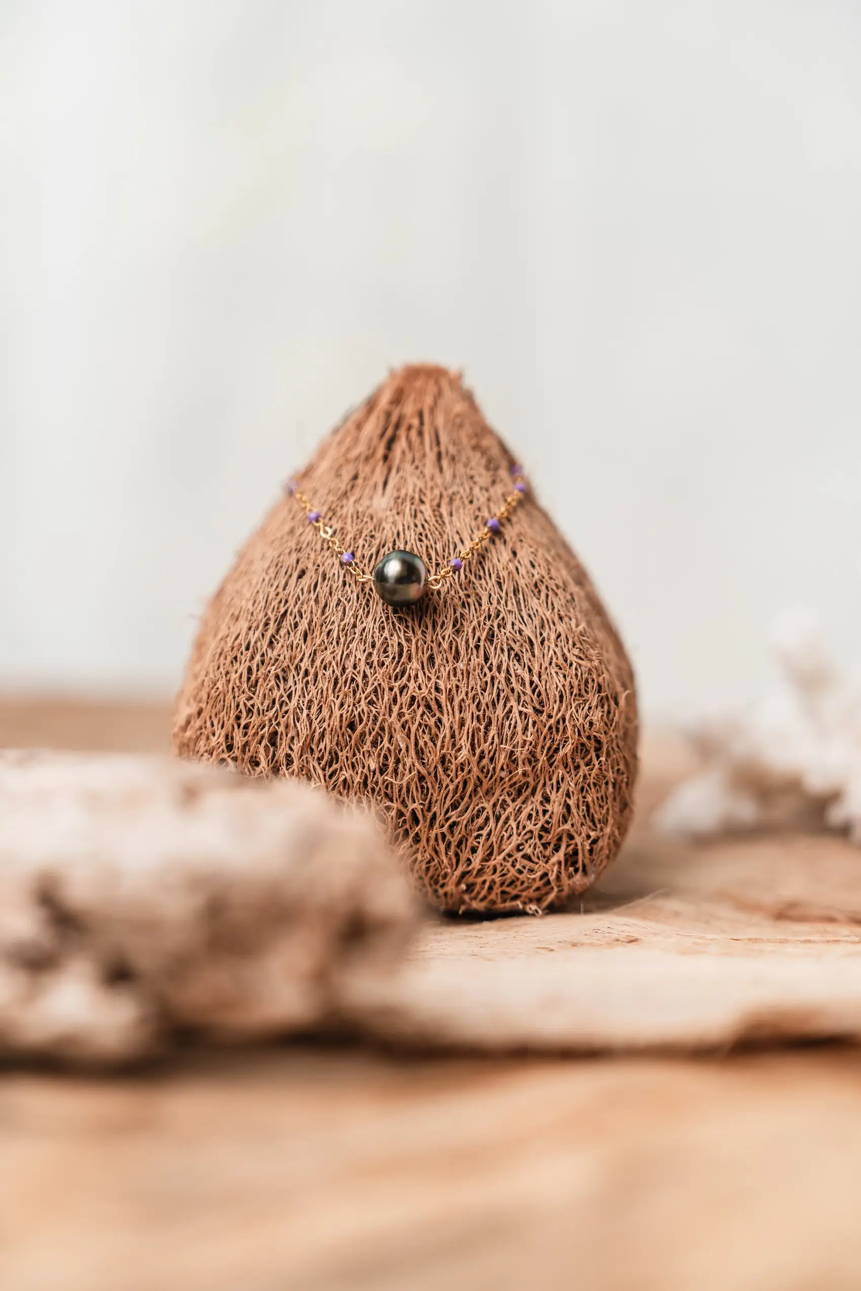 Single gold chain bracelet with purple balls and Tahitian pearl