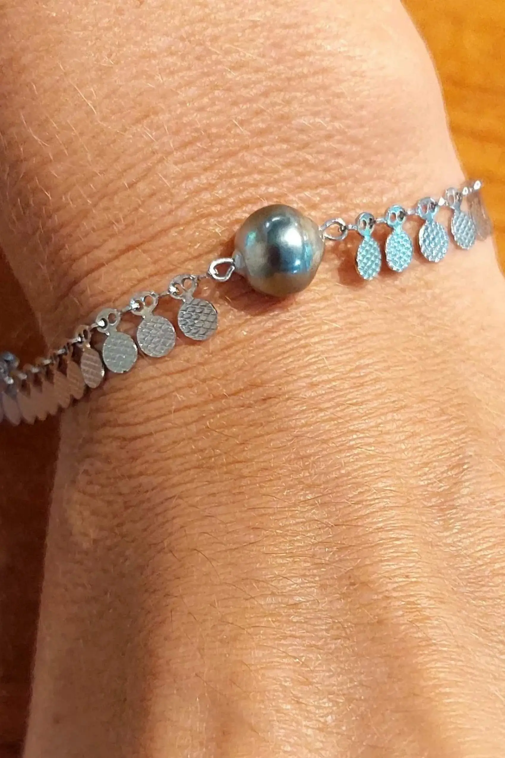 Tahitian pearl bracelet on silver pineapple chain