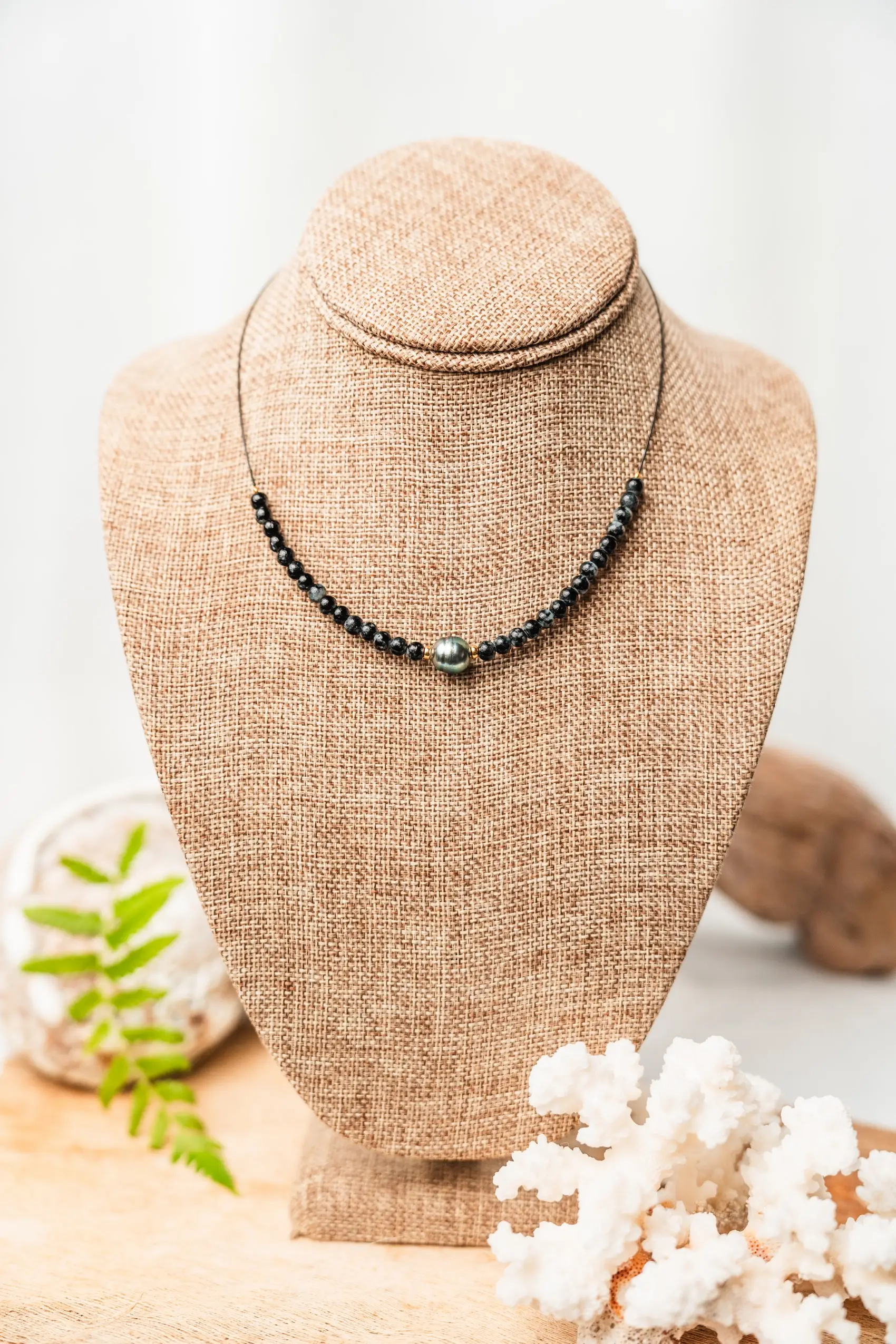 Collier perle de Tahiti câble acier et billes de verre