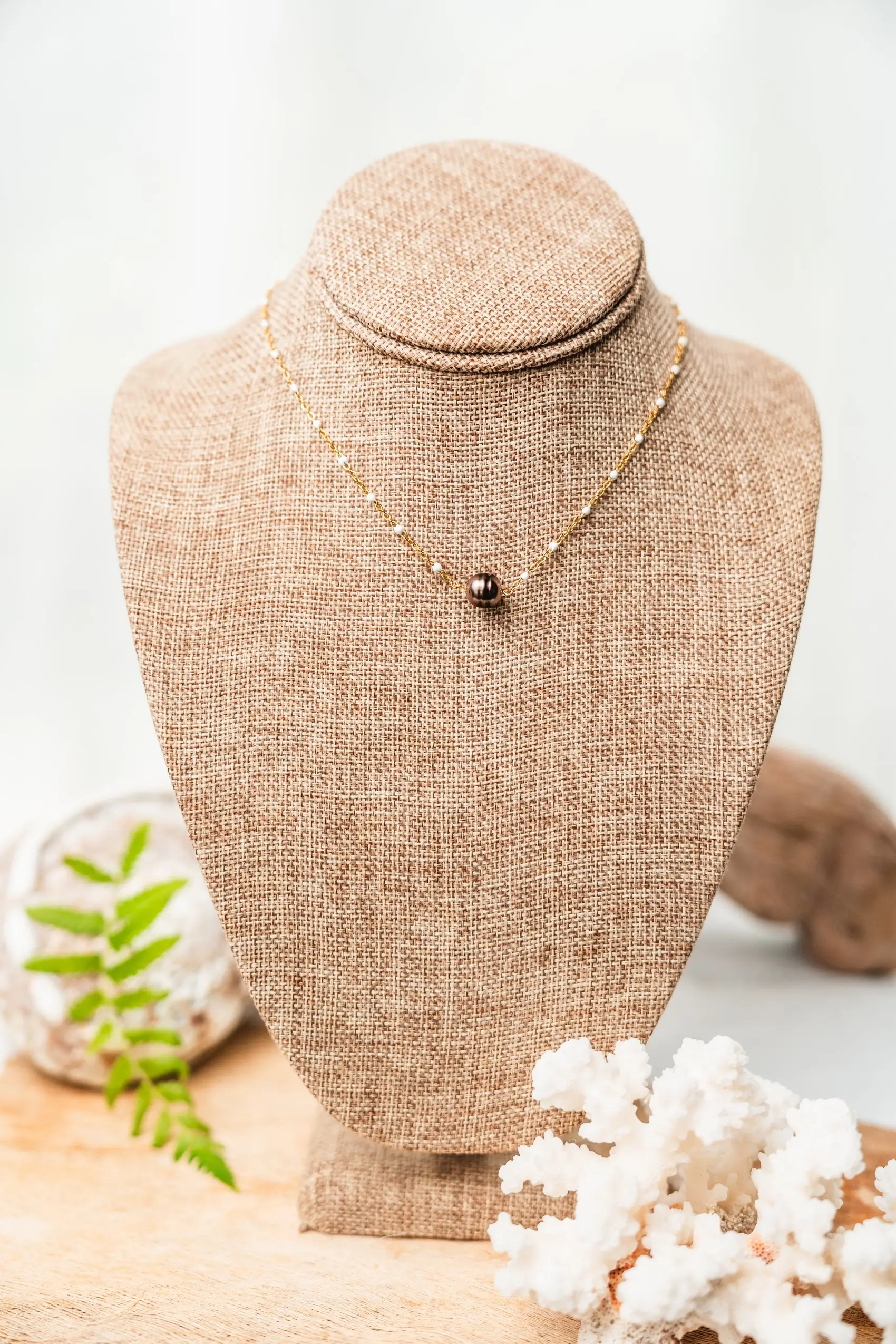 Single Tahitian pearl necklace with gold chain and white balls