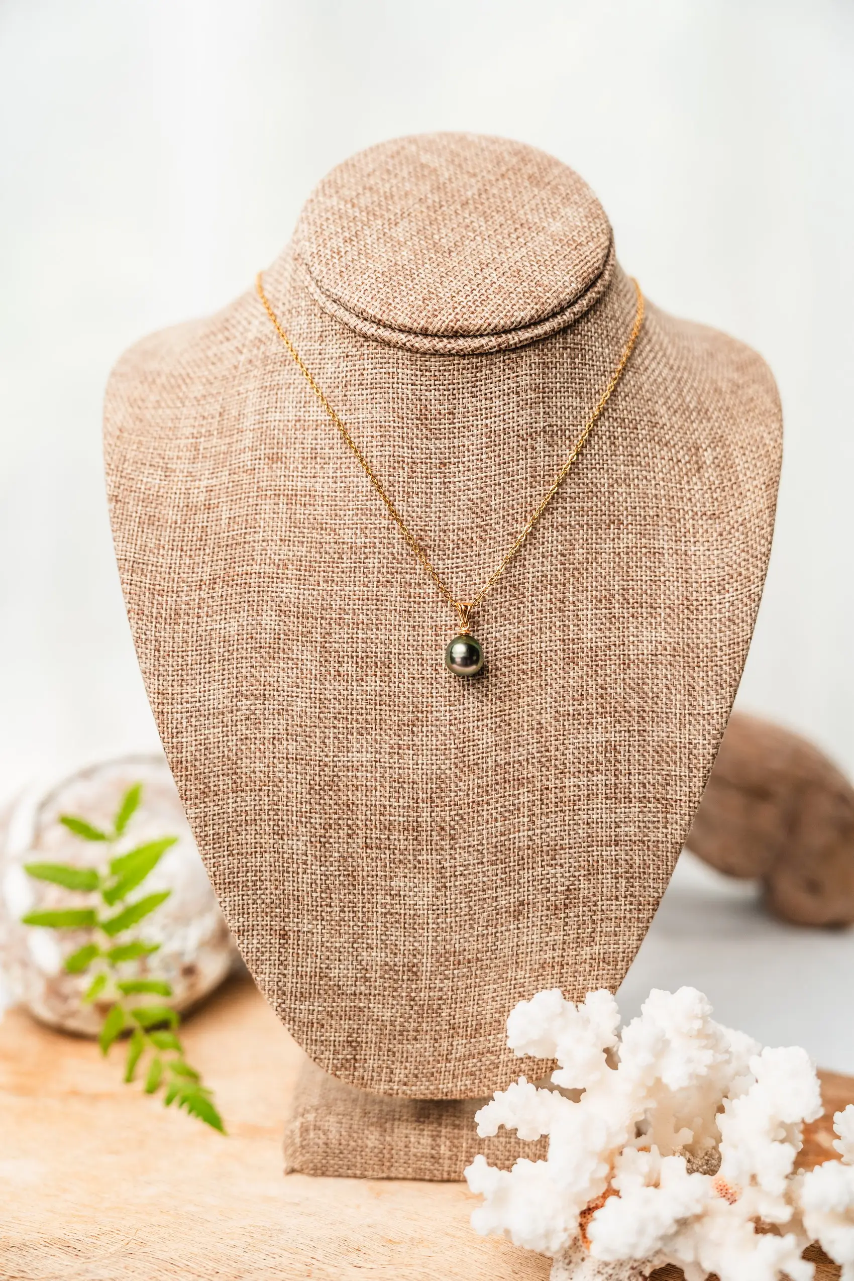 Colgante sencillo chapado en oro de 18 quilates