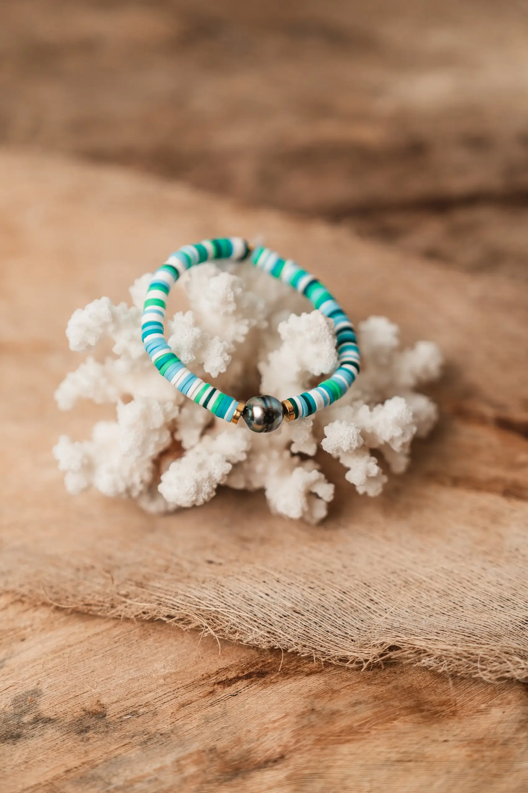 Pulsera elástica de surf con perla de Tahití y caucho turquesa